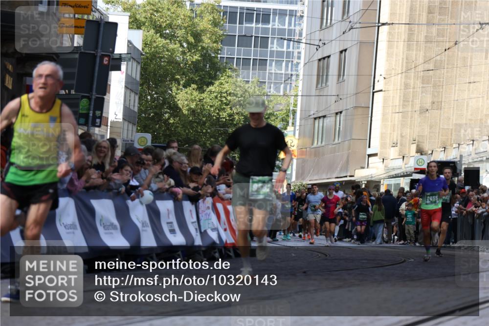 13.09.2026 - 21. swb-Marathon Bremen Strokosch-Dieckow http://msf.ph/oto/10320143 13.09.2026 13:08:14 Ziel 969, 4732, 4852, 6692, 7558, 9356, 13091, 13160, 339, 678, 1335, 1696, 4082, 4247, 5424, 8655, 9582 meine-sportfotos.de