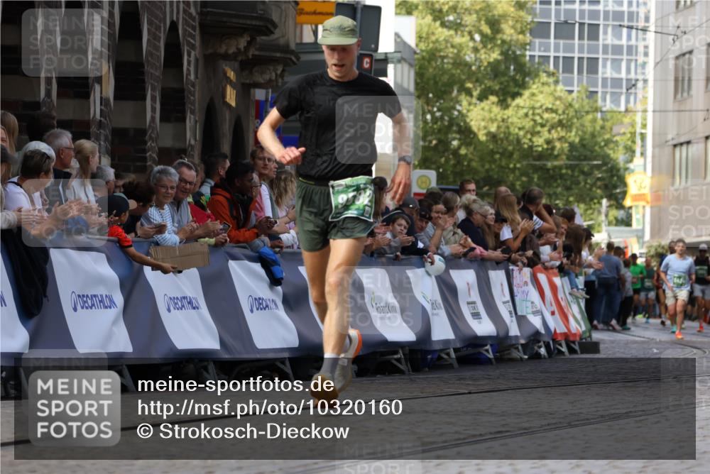 13.09.2026 - 21. swb-Marathon Bremen Strokosch-Dieckow http://msf.ph/oto/10320160 13.09.2026 13:08:16 Ziel 969, 4732, 4852, 6692, 13091, 13160, 339, 678, 1335, 1696, 4082, 4247, 4888, 5424, 8655, 9084, 9582 meine-sportfotos.de