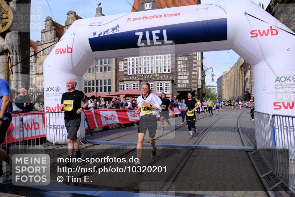 13.09.2026 - 21. swb-Marathon Bremen Tim E. http://msf.ph/oto/10320201 13.09.2026 10:58:36 Ziel 10249, 10494, 10530, 10673, 10750, 10798, 10828, 10914, 11004, 11120, 11131, 11152, 11202, 11295, 11388, 11403, 11420, 11455, 11686, 11750, 11752, 11884, 11906, 11952, 11953, 12017, 12092, 12386, 12387, 12441, 12482, 12518 meine-sportfotos.de