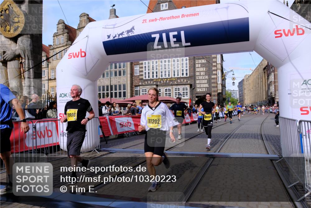 13.09.2026 - 21. swb-Marathon Bremen Tim E. http://msf.ph/oto/10320223 13.09.2026 10:58:36 Ziel 10249, 10494, 10530, 10673, 10750, 10798, 10828, 10914, 11004, 11120, 11131, 11152, 11202, 11295, 11388, 11403, 11420, 11455, 11686, 11750, 11752, 11884, 11906, 11952, 11953, 12017, 12092, 12386, 12387, 12441, 12482, 12518 meine-sportfotos.de