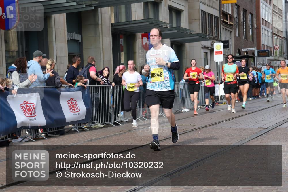 13.09.2026 - 21. swb-Marathon Bremen Strokosch-Dieckow http://msf.ph/oto/10320232 13.09.2026 10:58:38 Ziel 10254, 10383, 10415, 10427, 10477, 10485, 10787, 10794, 10832, 10843, 10948, 11034, 11228, 11267, 11278, 11488, 11602, 11743, 11913, 12015, 12127, 12130, 12131, 12176, 12271, 12297, 12414, 10878, 10879, 11004, 11030, 11152, 11189, 11202, 11384, 11403, 11455, 11686, 11743, 11750, 11906, 11953, 11955, 12092, 12180, 12237, 12320, 12499, 12505, 12518 meine-sportfotos.de