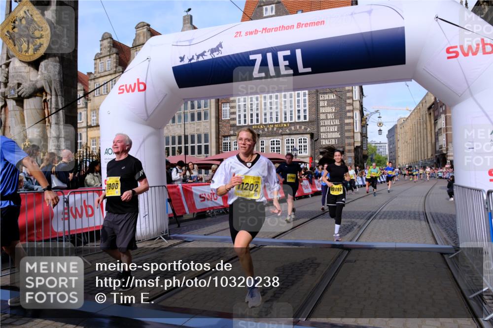 13.09.2026 - 21. swb-Marathon Bremen Tim E. http://msf.ph/oto/10320238 13.09.2026 10:58:36 Ziel 10249, 10494, 10530, 10673, 10750, 10798, 10828, 10914, 11004, 11120, 11131, 11152, 11202, 11295, 11388, 11403, 11420, 11455, 11686, 11750, 11752, 11884, 11906, 11952, 11953, 12017, 12092, 12386, 12387, 12441, 12482, 12518 meine-sportfotos.de