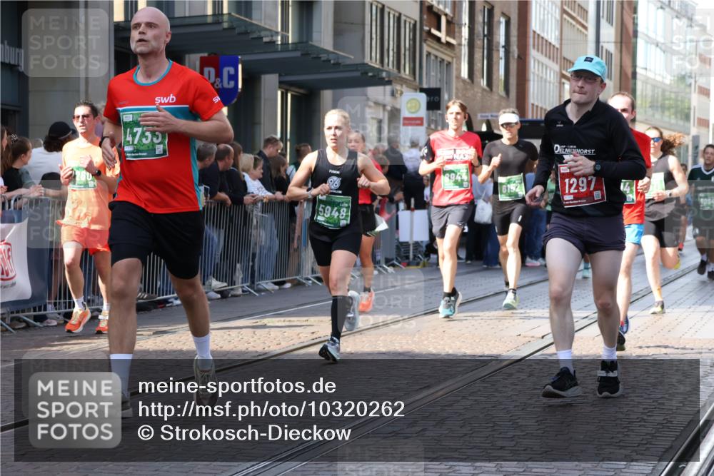13.09.2026 - 21. swb-Marathon Bremen Strokosch-Dieckow http://msf.ph/oto/10320262 13.09.2026 13:17:48 Ziel 948, 1631, 1797, 1872, 2001, 2260, 2634, 2671, 3241, 3458, 3514, 3634, 4131, 4733, 5292, 5695, 5935, 5948, 6152, 6290, 6448, 7954, 8094, 8805, 8869, 8943, 8944, 9134, 9595, 9596, 9609, 9837, 10065, 13041, 560, 771, 1297, 2008, 2125, 2234, 2812, 3051, 3192, 3760, 4171, 4286, 4374, 4498, 4499, 4620, 5041, 5530, 5550, 5817, 7901, 8100, 8250, 8253, 8446, 9075, 9400, 9505, 13107 meine-sportfotos.de