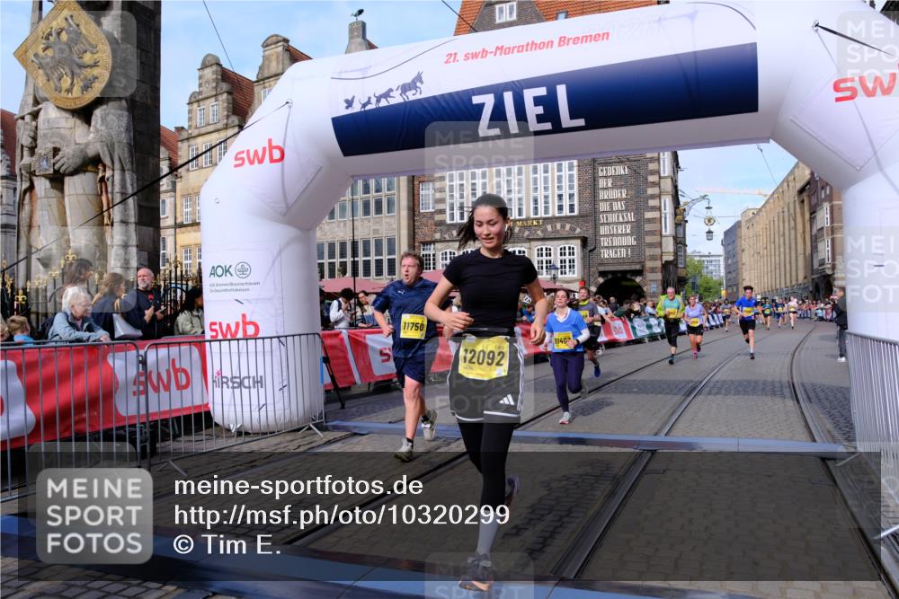 13.09.2026 - 21. swb-Marathon Bremen Tim E. http://msf.ph/oto/10320299 13.09.2026 10:58:38 Ziel 10249, 10494, 10530, 10673, 10750, 10798, 11004, 11120, 11131, 11152, 11202, 11295, 11384, 11388, 11403, 11420, 11455, 11686, 11750, 11752, 11884, 11906, 11952, 11953, 12017, 12092, 12386, 12387, 12482, 12518 meine-sportfotos.de