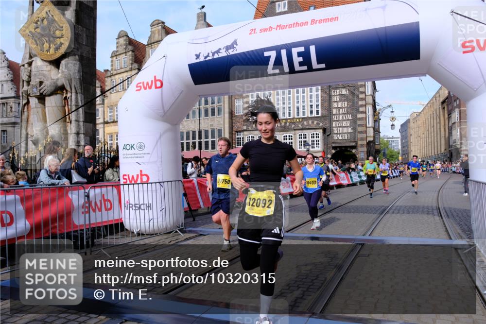 13.09.2026 - 21. swb-Marathon Bremen Tim E. http://msf.ph/oto/10320315 13.09.2026 10:58:38 Ziel 10249, 10494, 10530, 10673, 10750, 10798, 11004, 11120, 11131, 11152, 11202, 11295, 11384, 11388, 11403, 11420, 11455, 11686, 11750, 11752, 11884, 11906, 11952, 11953, 12017, 12092, 12386, 12387, 12482, 12518 meine-sportfotos.de