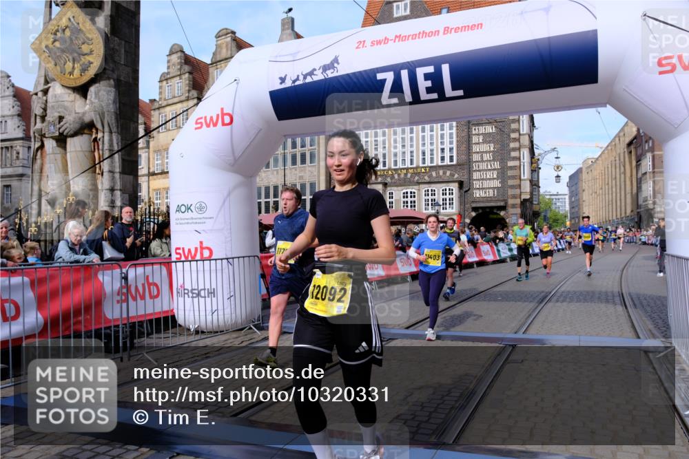 13.09.2026 - 21. swb-Marathon Bremen Tim E. http://msf.ph/oto/10320331 13.09.2026 10:58:38 Ziel 10249, 10494, 10530, 10673, 10750, 10798, 11004, 11120, 11131, 11152, 11202, 11295, 11384, 11388, 11403, 11420, 11455, 11686, 11750, 11752, 11884, 11906, 11952, 11953, 12017, 12092, 12386, 12387, 12482, 12518 meine-sportfotos.de