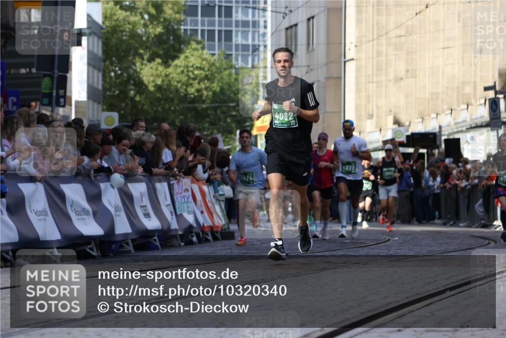 13.09.2026 - 21. swb-Marathon Bremen Strokosch-Dieckow http://msf.ph/oto/10320340 13.09.2026 13:08:23 Ziel 2098, 2266, 2844, 6692, 13091, 13160, 339, 715, 4082, 4888, 5424, 7064, 9084 meine-sportfotos.de