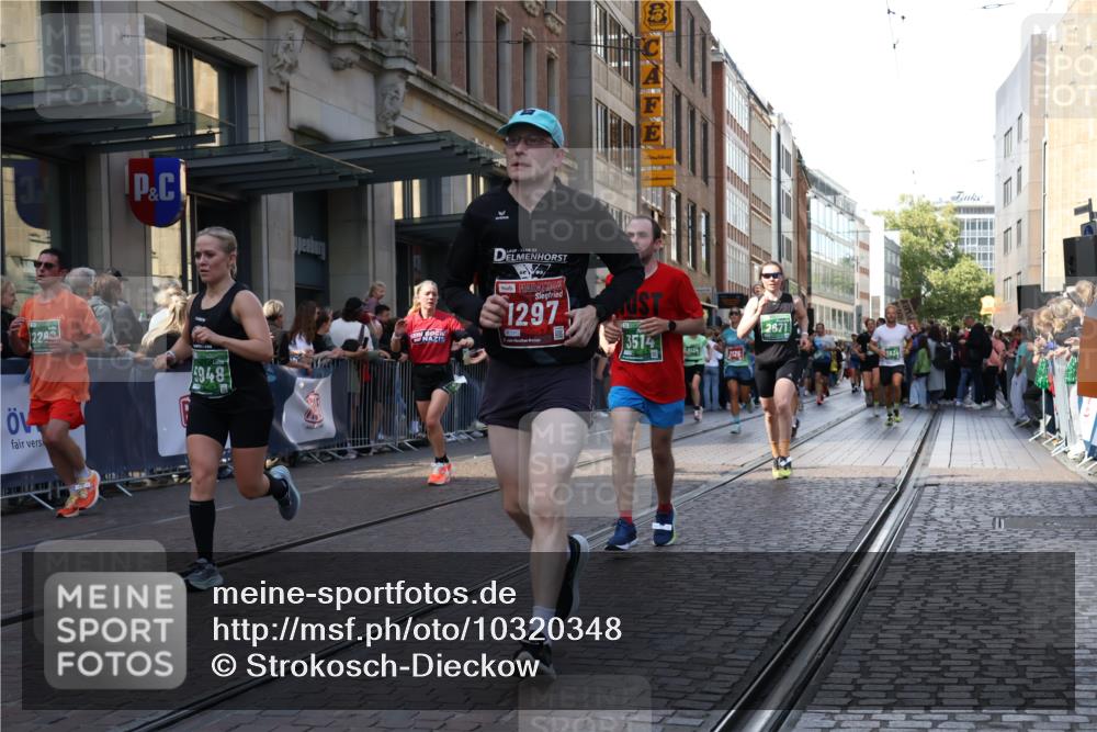 13.09.2026 - 21. swb-Marathon Bremen Strokosch-Dieckow http://msf.ph/oto/10320348 13.09.2026 13:17:49 Ziel 948, 1631, 1797, 1872, 2001, 2260, 2634, 2671, 3241, 3458, 3514, 3634, 4131, 4733, 5292, 5695, 5935, 5948, 6152, 6290, 6448, 7954, 8094, 8805, 8869, 8943, 8944, 9134, 9595, 9596, 9609, 9837, 10065, 13041, 560, 771, 1297, 2008, 2125, 2234, 2812, 3051, 3192, 3760, 4171, 4286, 4374, 4498, 4499, 4620, 5041, 5530, 5550, 5817, 7901, 8100, 8250, 8253, 8446, 9075, 9400, 9505, 9595, 9596, 13041, 13107 meine-sportfotos.de