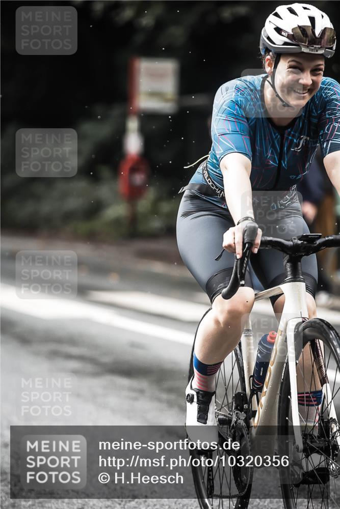 13.09.2026 - Stadtparktriathlon H.Heesch http://msf.ph/oto/10320356 13.09.2026 11:56:32 Radfahren 740, 776, 803, 816, 1001 meine-sportfotos.de
