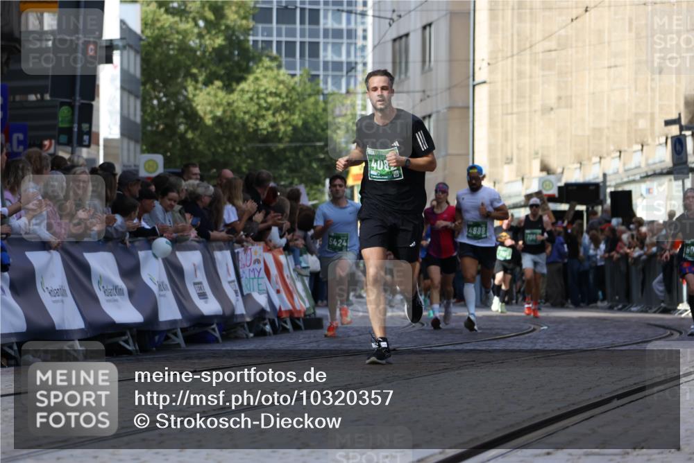 13.09.2026 - 21. swb-Marathon Bremen Strokosch-Dieckow http://msf.ph/oto/10320357 13.09.2026 13:08:23 Ziel 2098, 2266, 2844, 6692, 13091, 13160, 339, 715, 4082, 4888, 5424, 7064, 9084 meine-sportfotos.de