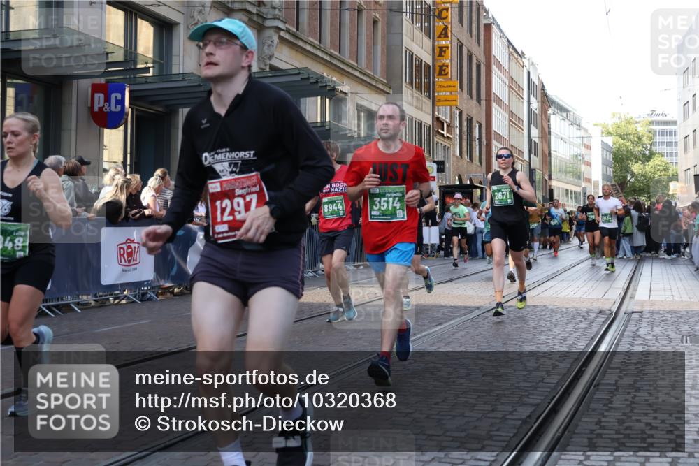13.09.2026 - 21. swb-Marathon Bremen Strokosch-Dieckow http://msf.ph/oto/10320368 13.09.2026 13:17:50 Ziel 948, 1631, 1797, 1872, 2001, 2260, 2634, 2671, 3241, 3458, 3514, 3634, 4131, 4733, 5292, 5695, 5935, 5948, 6152, 6290, 6448, 7954, 8094, 8805, 8869, 8943, 8944, 9134, 9609, 9837, 10065, 560, 771, 1297, 2008, 2125, 2234, 2812, 3051, 3192, 3760, 4171, 4286, 4374, 4498, 4499, 4620, 5041, 5530, 5550, 5817, 7901, 8100, 8250, 8446, 9075, 9400, 9505, 9595, 9596, 13041, 13107 meine-sportfotos.de