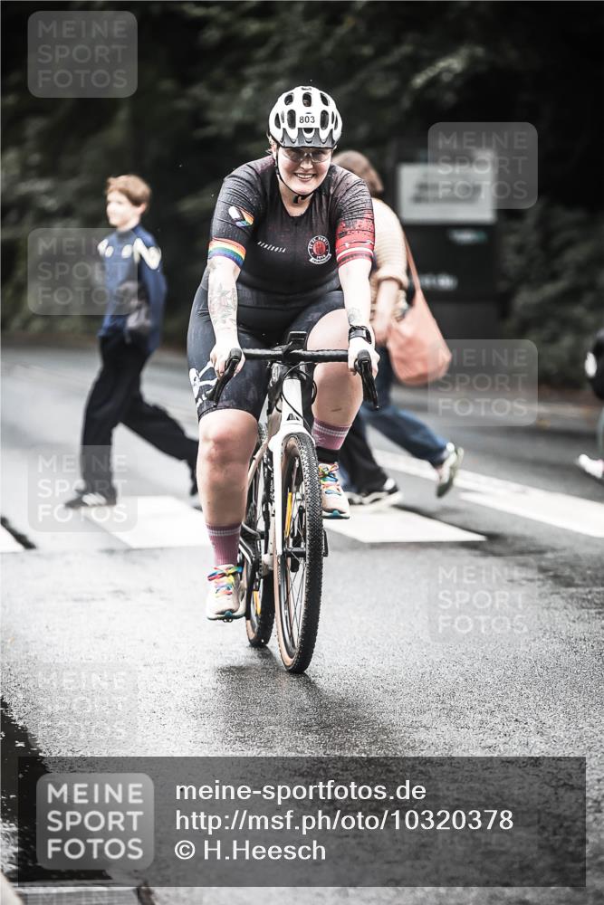 13.09.2026 - Stadtparktriathlon H.Heesch http://msf.ph/oto/10320378 13.09.2026 11:56:34 Radfahren 740, 776, 803, 816, 1001 meine-sportfotos.de