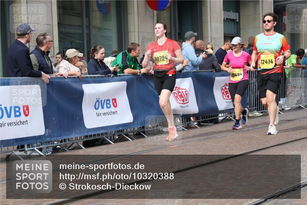 13.09.2026 - 21. swb-Marathon Bremen Strokosch-Dieckow http://msf.ph/oto/10320388 13.09.2026 10:58:42 Ziel 10254, 10383, 10415, 10427, 10477, 10485, 10668, 10787, 10794, 10832, 10843, 10948, 11034, 11267, 11278, 11602, 11913, 12015, 12127, 12130, 12131, 12176, 12200, 12271, 12297, 12414, 10878, 10879, 11004, 11030, 11152, 11189, 11228, 11384, 11403, 11455, 11488, 11686, 11743, 11750, 11953, 11955, 12180, 12237, 12320, 12499, 12505, 12518 meine-sportfotos.de