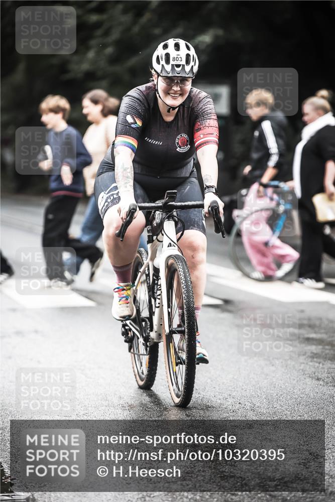 13.09.2026 - Stadtparktriathlon H.Heesch http://msf.ph/oto/10320395 13.09.2026 11:56:34 Radfahren 740, 776, 803, 816, 1001 meine-sportfotos.de