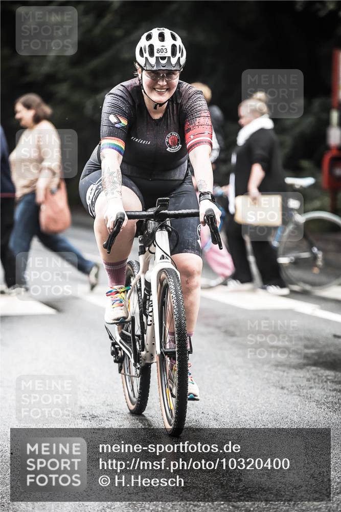 13.09.2026 - Stadtparktriathlon H.Heesch http://msf.ph/oto/10320400 13.09.2026 11:56:34 Radfahren 740, 776, 803, 816, 1001 meine-sportfotos.de