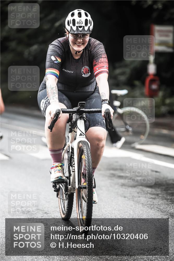 13.09.2026 - Stadtparktriathlon H.Heesch http://msf.ph/oto/10320406 13.09.2026 11:56:34 Radfahren 740, 776, 803, 816, 1001 meine-sportfotos.de