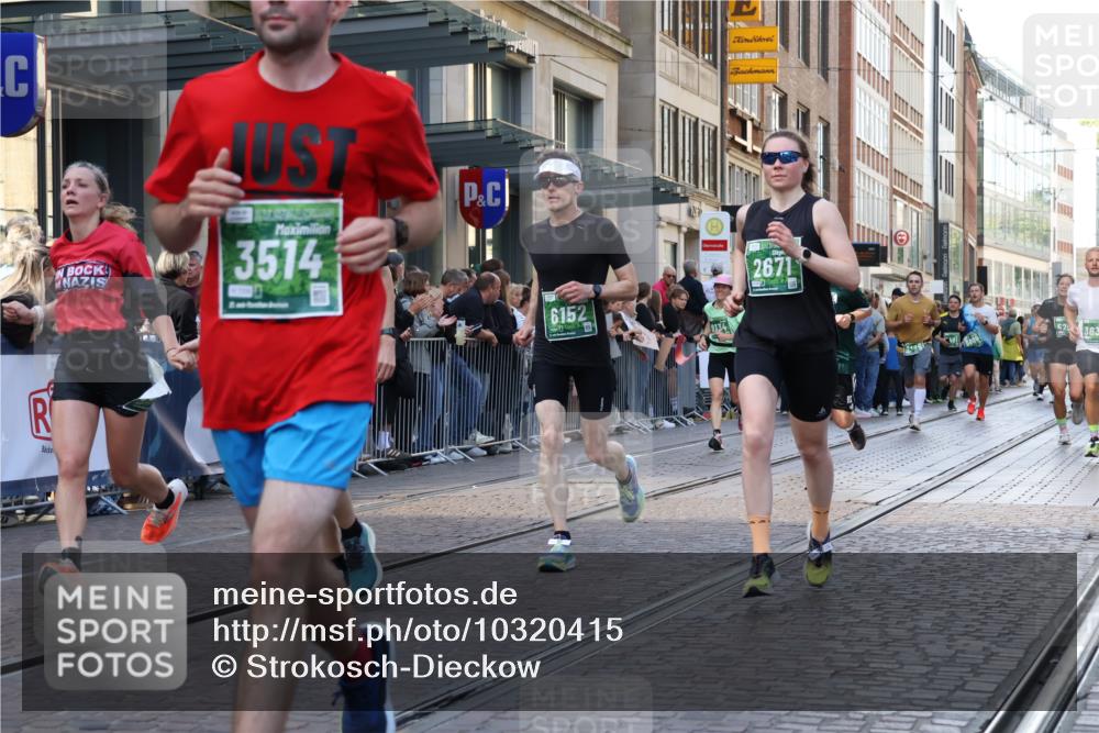 13.09.2026 - 21. swb-Marathon Bremen Strokosch-Dieckow http://msf.ph/oto/10320415 13.09.2026 13:17:50 Ziel 948, 1631, 1797, 1872, 2001, 2260, 2634, 2671, 3241, 3458, 3514, 3634, 4131, 4733, 5292, 5695, 5935, 5948, 6152, 6290, 6448, 7954, 8094, 8805, 8869, 8943, 8944, 9134, 9609, 9837, 10065, 560, 771, 1297, 2008, 2125, 2234, 2812, 3051, 3192, 3760, 4171, 4286, 4374, 4498, 4499, 4620, 5041, 5530, 5550, 5817, 7901, 8100, 8250, 8446, 9075, 9400, 9505, 9595, 9596, 13041, 13107 meine-sportfotos.de