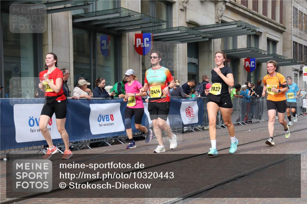 13.09.2026 - 21. swb-Marathon Bremen Strokosch-Dieckow http://msf.ph/oto/10320443 13.09.2026 10:58:43 Ziel 10254, 10383, 10415, 10427, 10477, 10485, 10668, 10787, 10794, 10832, 10843, 10948, 11034, 11267, 11278, 11602, 11913, 12015, 12118, 12127, 12130, 12131, 12176, 12200, 12271, 12297, 12414, 10878, 10879, 11004, 11030, 11152, 11189, 11228, 11384, 11455, 11488, 11686, 11743, 11953, 11955, 12180, 12237, 12320, 12499, 12505, 12518 meine-sportfotos.de