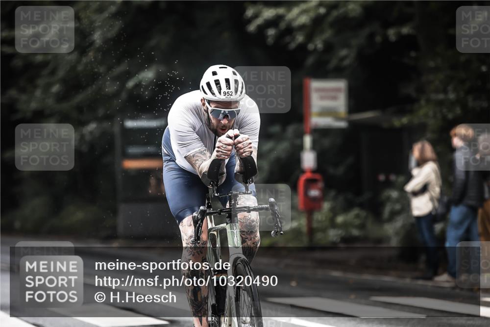 13.09.2026 - Stadtparktriathlon H.Heesch http://msf.ph/oto/10320490 13.09.2026 11:56:48 Radfahren 941, 952, 1053 meine-sportfotos.de