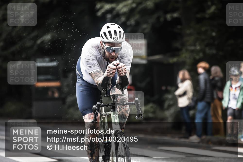 13.09.2026 - Stadtparktriathlon H.Heesch http://msf.ph/oto/10320495 13.09.2026 11:56:48 Radfahren 941, 952, 1053 meine-sportfotos.de