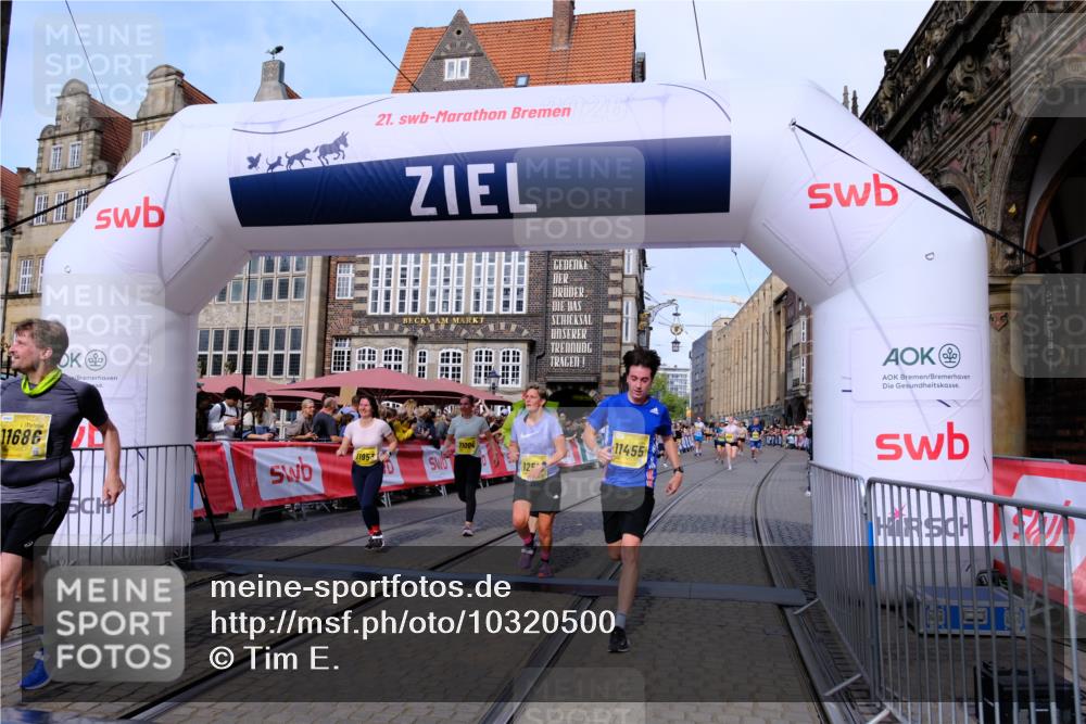 13.09.2026 - 21. swb-Marathon Bremen Tim E. http://msf.ph/oto/10320500 13.09.2026 10:58:41 Ziel 10249, 10530, 10750, 10798, 10878, 10879, 11004, 11120, 11131, 11152, 11202, 11384, 11388, 11403, 11420, 11455, 11686, 11750, 11906, 11952, 11953, 12017, 12092, 12180, 12386, 12387, 12499, 12518 meine-sportfotos.de