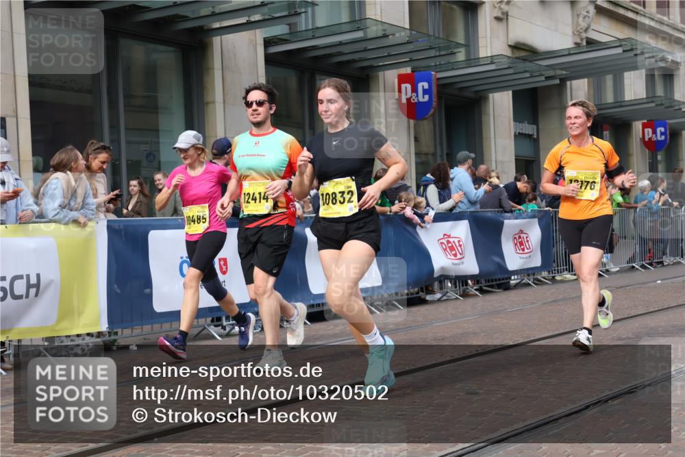13.09.2026 - 21. swb-Marathon Bremen Strokosch-Dieckow http://msf.ph/oto/10320502 13.09.2026 10:58:44 Ziel 10254, 10383, 10415, 10427, 10477, 10485, 10668, 10787, 10794, 10832, 10843, 10948, 11034, 11125, 11267, 11278, 11301, 11302, 11602, 11913, 12015, 12118, 12127, 12130, 12131, 12176, 12200, 12271, 12297, 12414, 10832, 10878, 10879, 10948, 11004, 11030, 11152, 11189, 11228, 11384, 11455, 11488, 11686, 11743, 11953, 11955, 12180, 12237, 12320, 12499, 12505, 12518 meine-sportfotos.de