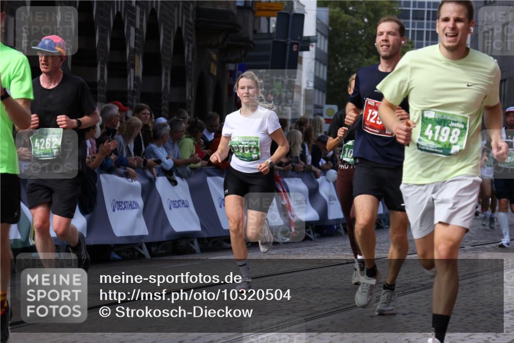 13.09.2026 - 21. swb-Marathon Bremen Strokosch-Dieckow http://msf.ph/oto/10320504 13.09.2026 13:24:44 Ziel 789, 790, 1250, 2295, 2491, 3375, 3994, 4000, 4559, 5572, 5668, 5669, 5928, 5929, 5953, 6080, 7069, 7081, 7156, 7568, 8310, 8415, 8784, 8881, 9264, 9573, 9676, 9916, 10069, 10071, 972, 2761, 3015, 4113, 4198, 4262, 4973, 5664, 6079, 6360, 6544, 6807, 6943, 7409, 7854, 8853, 9152, 10103 meine-sportfotos.de