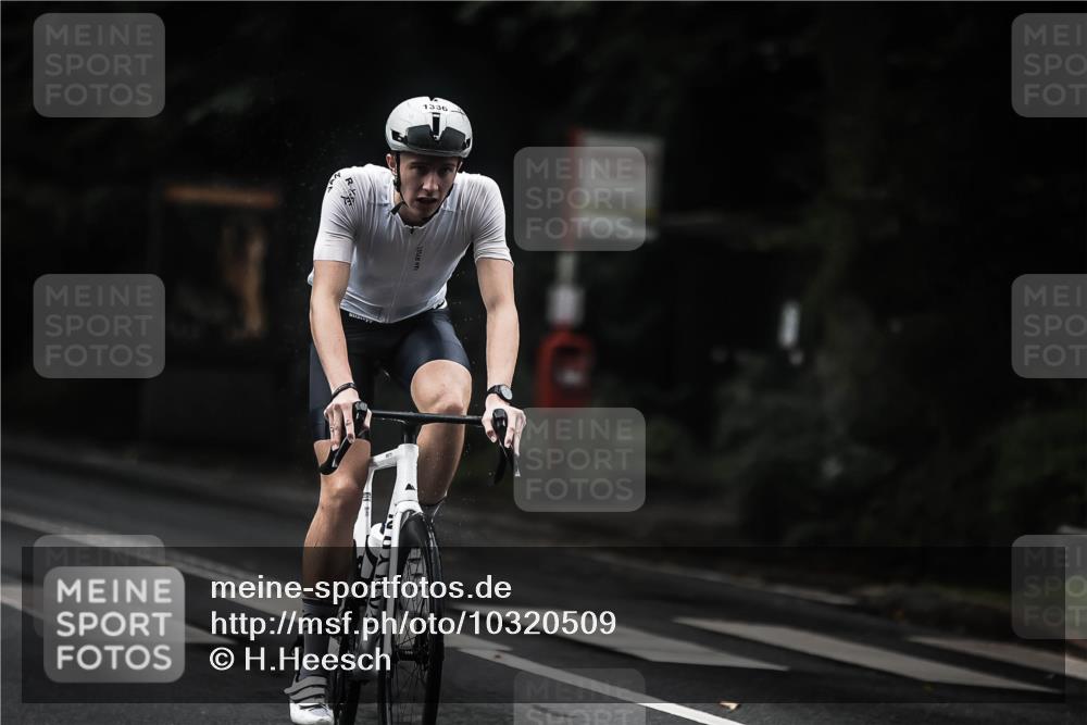 13.09.2026 - Stadtparktriathlon H.Heesch http://msf.ph/oto/10320509 13.09.2026 13:05:13 Radfahren 1272, 1336, 1386 meine-sportfotos.de