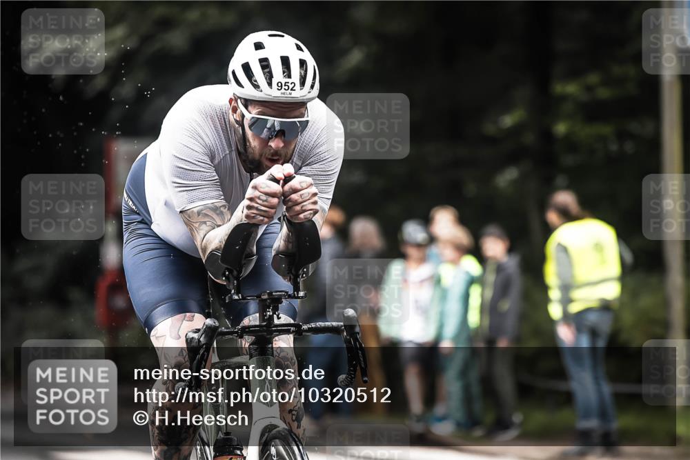 13.09.2026 - Stadtparktriathlon H.Heesch http://msf.ph/oto/10320512 13.09.2026 11:56:48 Radfahren 941, 952, 1053 meine-sportfotos.de