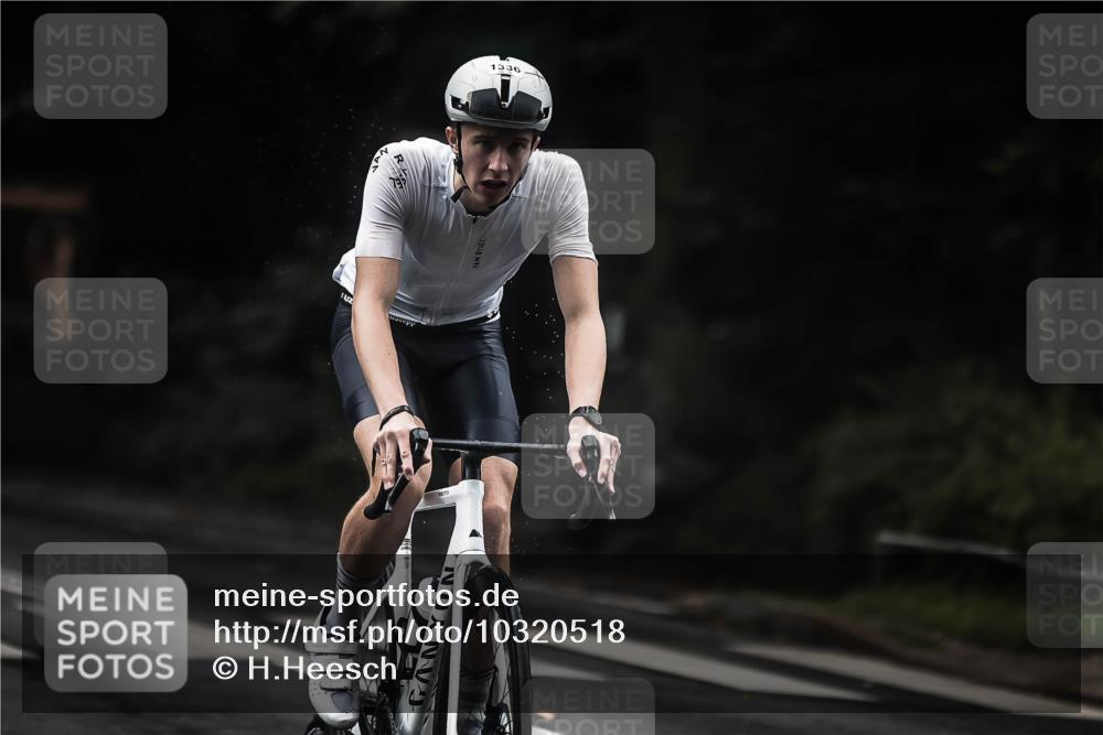 13.09.2026 - Stadtparktriathlon H.Heesch http://msf.ph/oto/10320518 13.09.2026 13:05:13 Radfahren 1272, 1336, 1386 meine-sportfotos.de