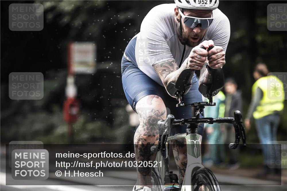 13.09.2026 - Stadtparktriathlon H.Heesch http://msf.ph/oto/10320521 13.09.2026 11:56:48 Radfahren 941, 952, 1053 meine-sportfotos.de