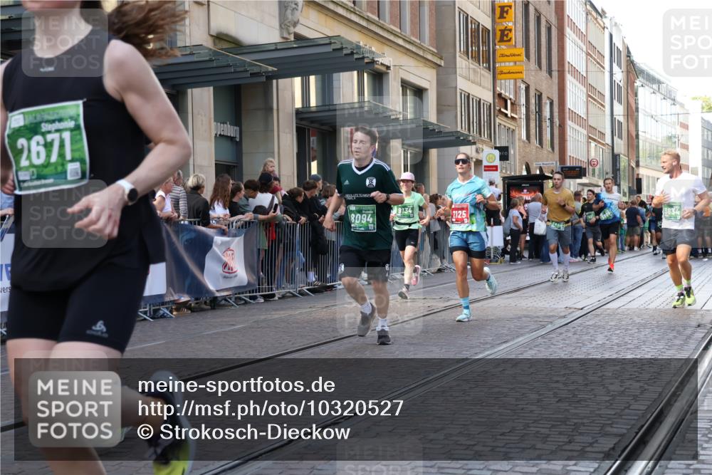 13.09.2026 - 21. swb-Marathon Bremen Strokosch-Dieckow http://msf.ph/oto/10320527 13.09.2026 13:17:52 Ziel 1146, 1631, 1797, 1872, 2260, 2634, 2671, 3241, 3458, 3514, 3634, 4131, 4733, 5292, 5460, 5695, 5948, 6152, 6290, 6448, 7491, 7954, 8094, 8805, 8869, 8943, 8944, 9134, 9609, 9837, 10065, 13150, 560, 771, 948, 1297, 2001, 2008, 2125, 2234, 2812, 3051, 3192, 3760, 4171, 4286, 4374, 4498, 4499, 4620, 5041, 5530, 5550, 5817, 5935, 7901, 8100, 8250, 8869, 9400, 9505, 9595, 9596, 9837, 13041, 13107 meine-sportfotos.de