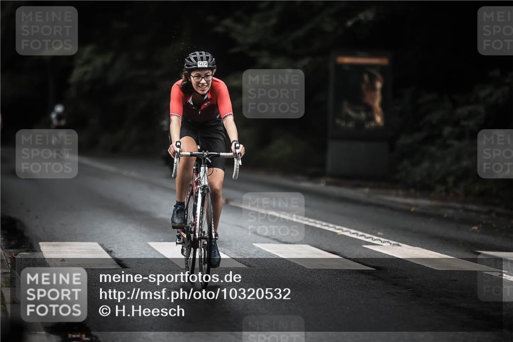 13.09.2026 - Stadtparktriathlon H.Heesch http://msf.ph/oto/10320532 13.09.2026 13:05:14 Radfahren 1272, 1336, 1386 meine-sportfotos.de