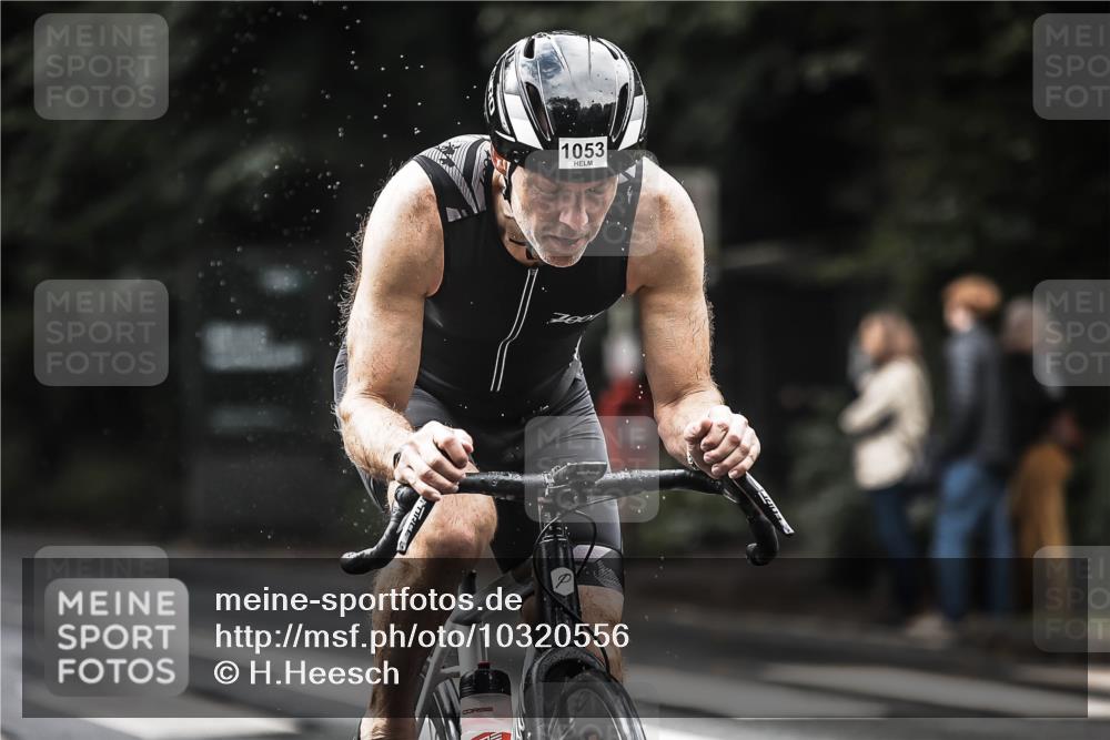 13.09.2026 - Stadtparktriathlon H.Heesch http://msf.ph/oto/10320556 13.09.2026 11:56:51 Radfahren 952, 997, 1030, 1053 meine-sportfotos.de