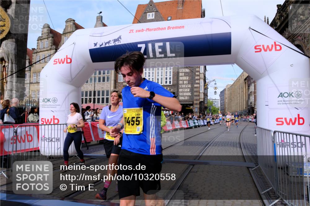 13.09.2026 - 21. swb-Marathon Bremen Tim E. http://msf.ph/oto/10320558 13.09.2026 10:58:42 Ziel 10249, 10530, 10750, 10798, 10878, 10879, 11004, 11120, 11131, 11152, 11202, 11384, 11388, 11403, 11420, 11455, 11686, 11750, 11906, 11952, 11953, 12017, 12092, 12180, 12386, 12387, 12499, 12518 meine-sportfotos.de