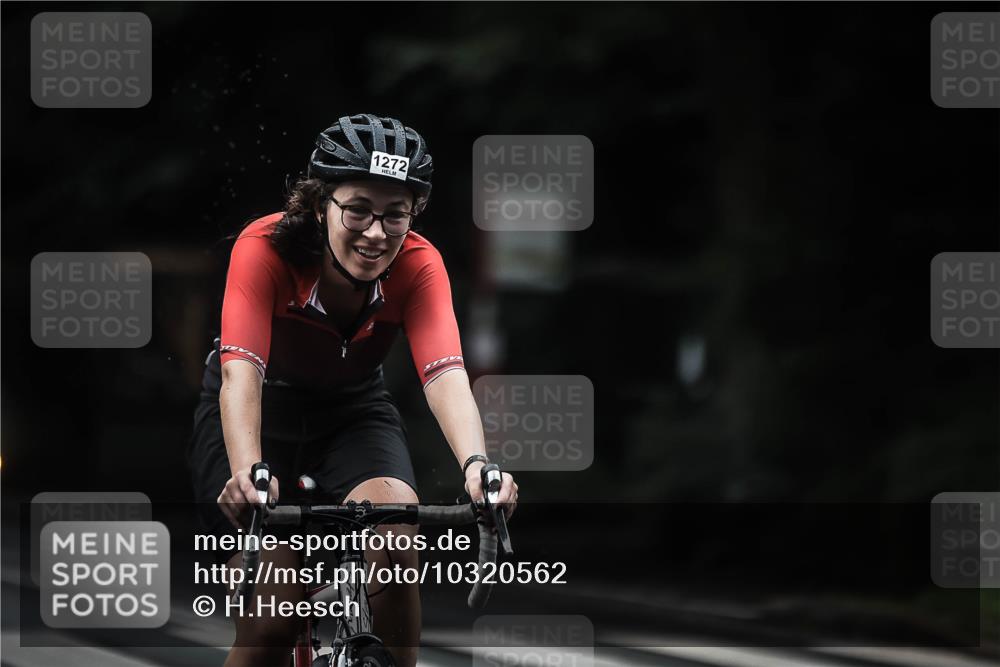 13.09.2026 - Stadtparktriathlon H.Heesch http://msf.ph/oto/10320562 13.09.2026 13:05:15 Radfahren 1272, 1336, 1386 meine-sportfotos.de