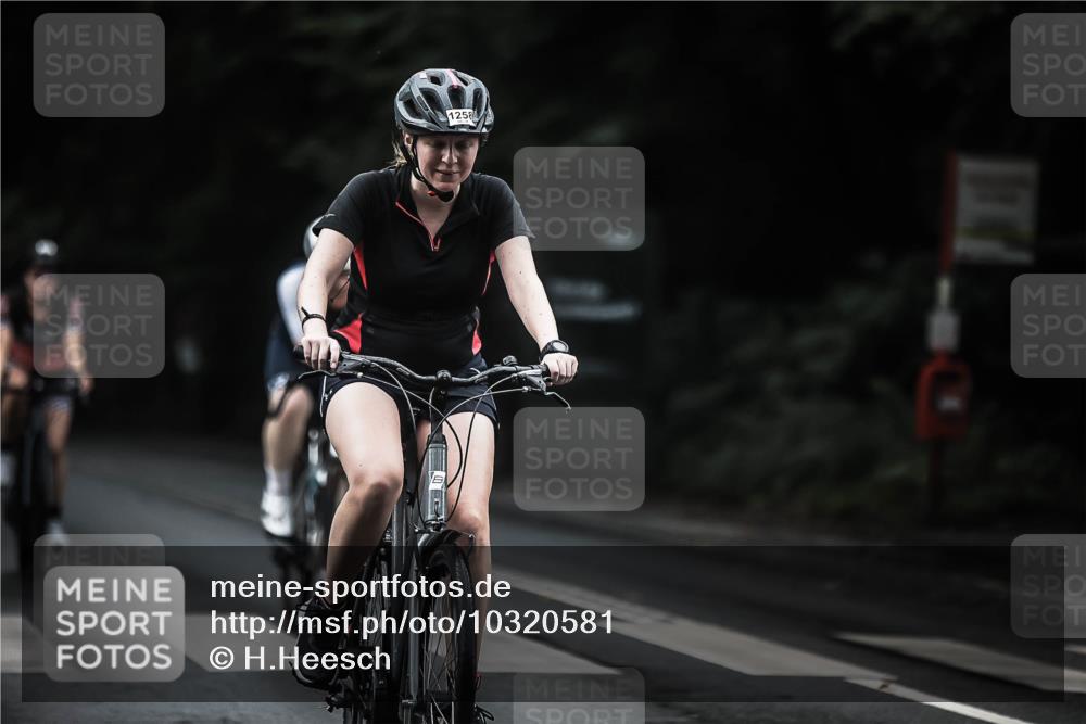 13.09.2026 - Stadtparktriathlon H.Heesch http://msf.ph/oto/10320581 13.09.2026 13:05:22 Radfahren 1202, 1231, 1256, 1258, 1402 meine-sportfotos.de