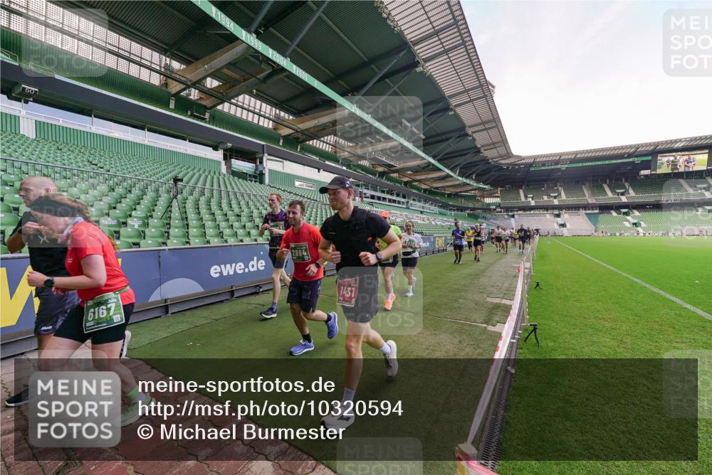 13.09.2026 - 21. swb-Marathon Bremen Michael Burmester http://msf.ph/oto/10320594 13.09.2026 13:20:12 Laufen im Stadion 333, 464, 512, 704, 938, 1066, 1129, 1156, 1409, 1439, 1446, 1506, 1697, 1756, 1765, 1815, 1846, 1916, 2010, 2028, 2064, 2139, 2201, 2224, 2240, 2258, 2278, 2315, 2349, 2394, 2395, 2417, 2437, 2501, 2519, 2533, 2557, 2563, 2588, 2622, 2626, 2689, 2694, 2695, 2702, 2703, 2722, 2756, 2786, 2793, 2843, 2845, 2886, 2944, 2983, 3004, 3017, 3018, 3031, 3035, 3036, 3037, 3046, 3059, 3072, 3102, 3116, 3139, 3189, 3198, 3243, 3263, 3264, 3285, 3287, 3310, 3315 meine-sportfotos.de