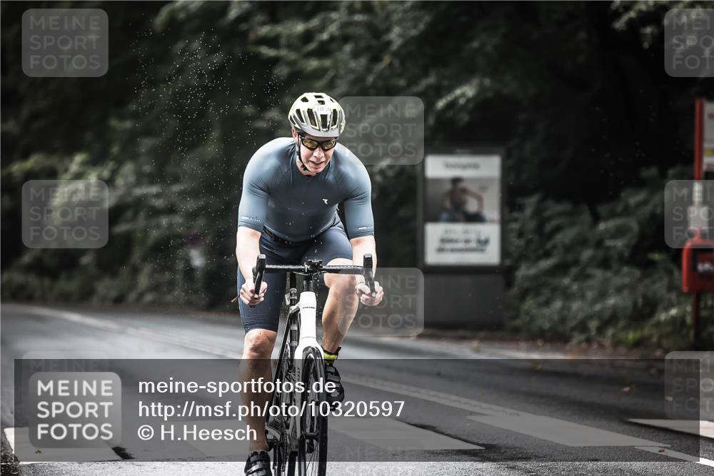 13.09.2026 - Stadtparktriathlon H.Heesch http://msf.ph/oto/10320597 13.09.2026 11:56:56 Radfahren 997, 1030, 1053 meine-sportfotos.de