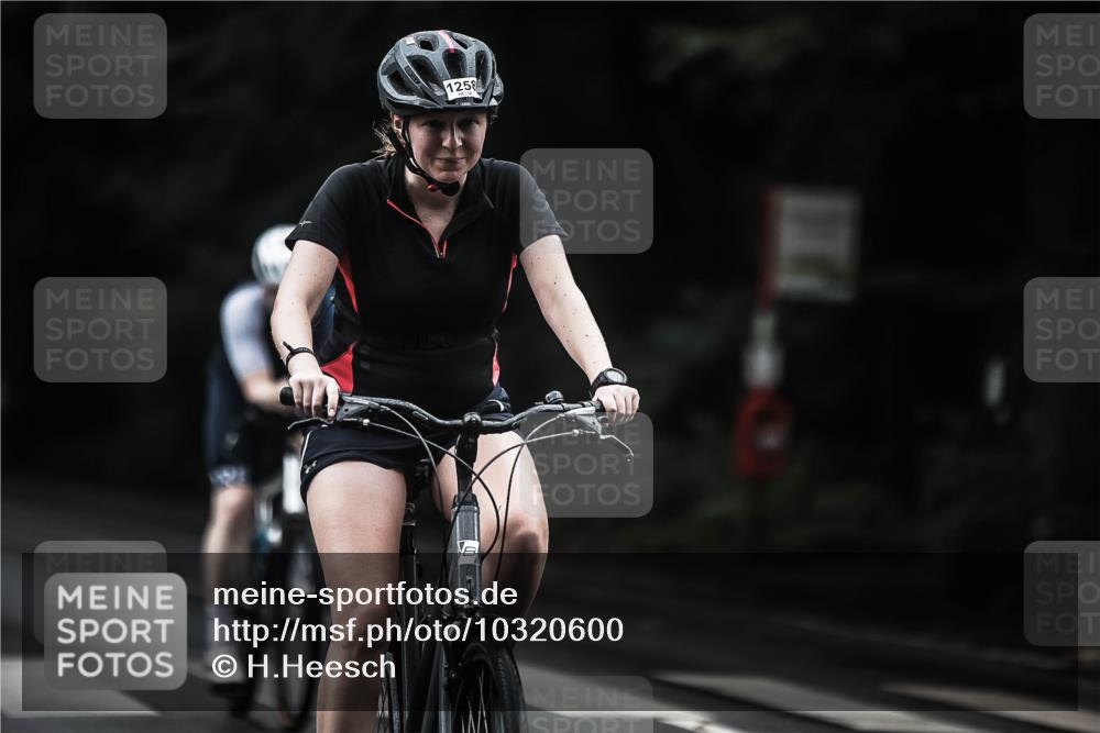 13.09.2026 - Stadtparktriathlon H.Heesch http://msf.ph/oto/10320600 13.09.2026 13:05:22 Radfahren 1202, 1231, 1256, 1258, 1402 meine-sportfotos.de