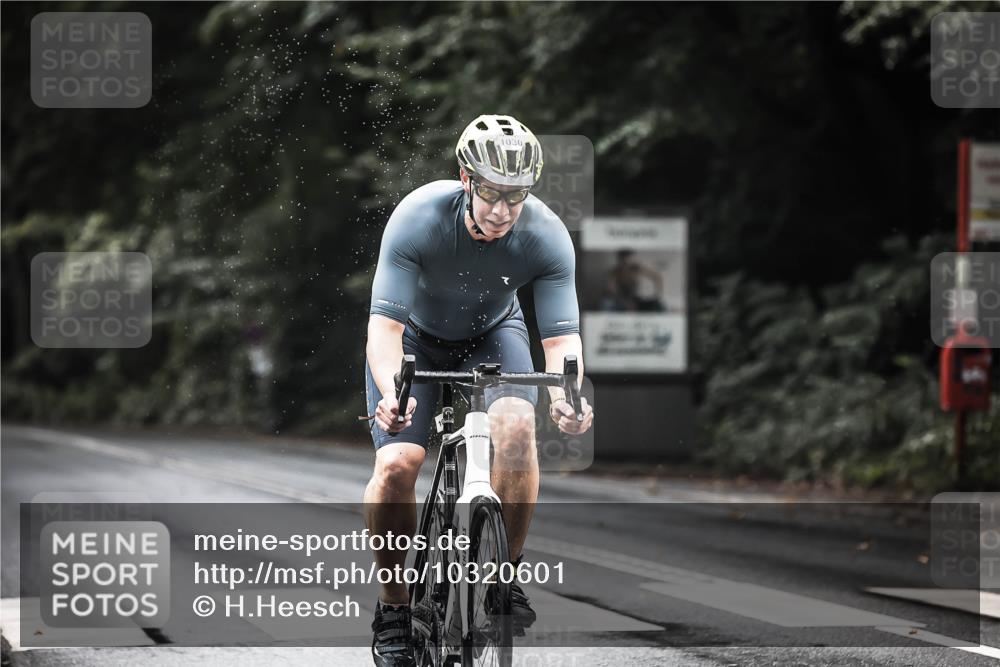 13.09.2026 - Stadtparktriathlon H.Heesch http://msf.ph/oto/10320601 13.09.2026 11:56:56 Radfahren 997, 1030, 1053 meine-sportfotos.de