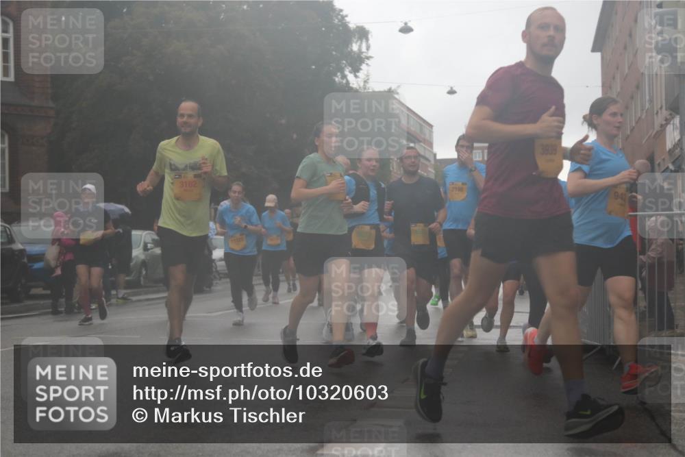 13.09.2026 - Kiel Lauf Markus Tischler http://msf.ph/oto/10320603 13.09.2026 10:52:35 Fleethörn 3162, 11325, 2198, 3939, 942 meine-sportfotos.de