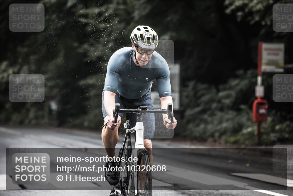 13.09.2026 - Stadtparktriathlon H.Heesch http://msf.ph/oto/10320608 13.09.2026 11:56:56 Radfahren 997, 1030, 1053 meine-sportfotos.de