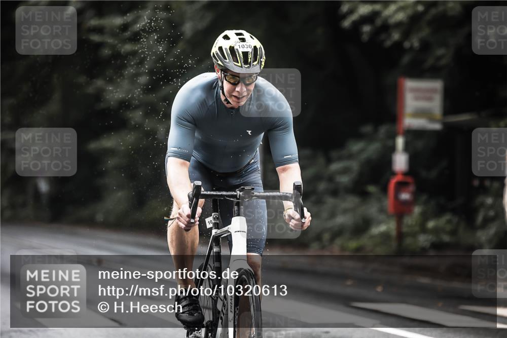 13.09.2026 - Stadtparktriathlon H.Heesch http://msf.ph/oto/10320613 13.09.2026 11:56:57 Radfahren 914, 997, 1030 meine-sportfotos.de