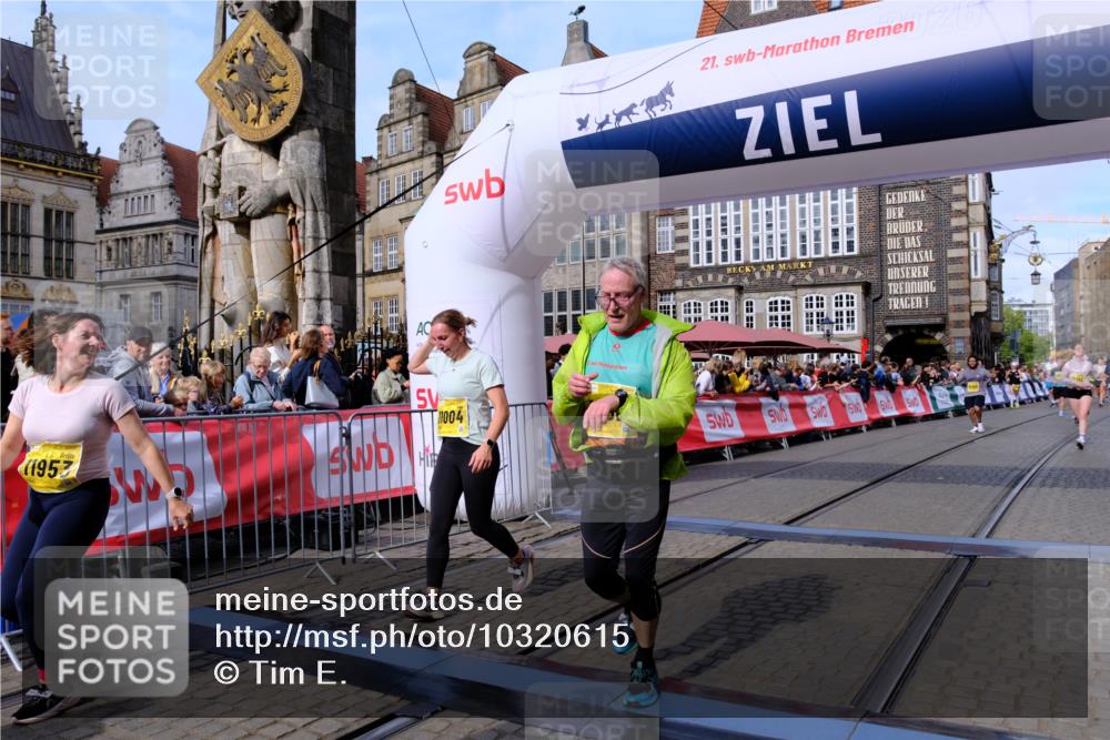 13.09.2026 - 21. swb-Marathon Bremen Tim E. http://msf.ph/oto/10320615 13.09.2026 10:58:43 Ziel 10249, 10530, 10750, 10878, 10879, 11004, 11120, 11131, 11152, 11202, 11384, 11403, 11420, 11455, 11686, 11750, 11906, 11952, 11953, 12017, 12092, 12180, 12320, 12499, 12518 meine-sportfotos.de