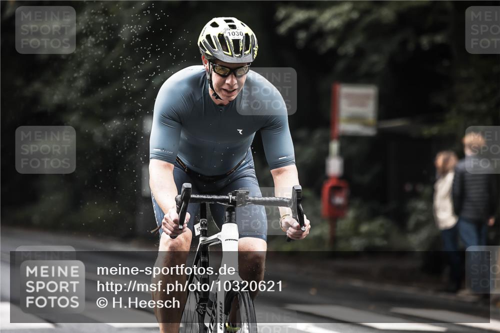 13.09.2026 - Stadtparktriathlon H.Heesch http://msf.ph/oto/10320621 13.09.2026 11:56:57 Radfahren 914, 997, 1030 meine-sportfotos.de