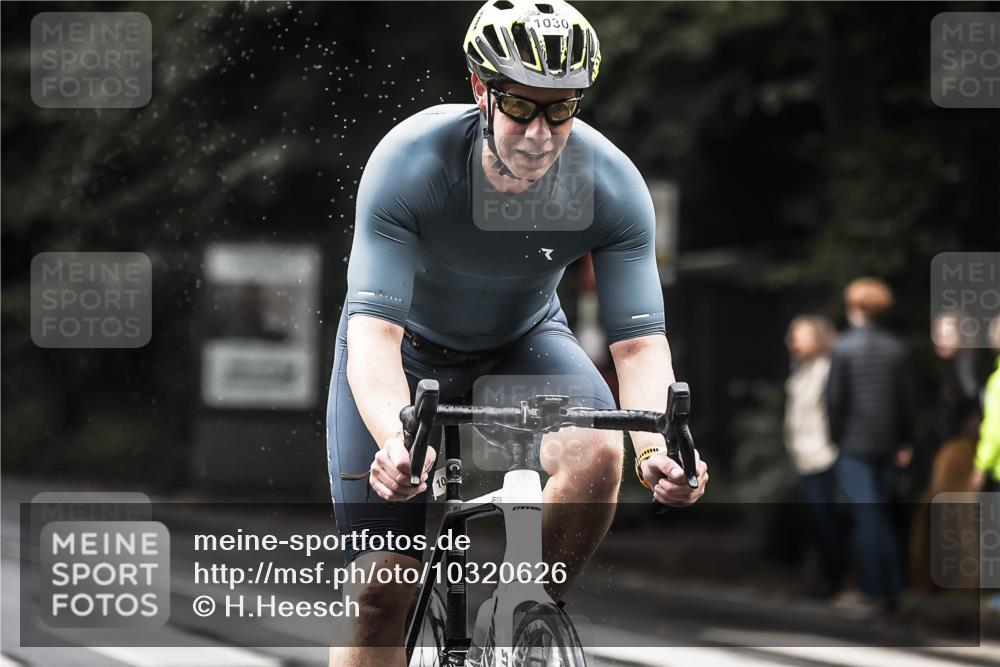 13.09.2026 - Stadtparktriathlon H.Heesch http://msf.ph/oto/10320626 13.09.2026 11:56:57 Radfahren 914, 997, 1030 meine-sportfotos.de