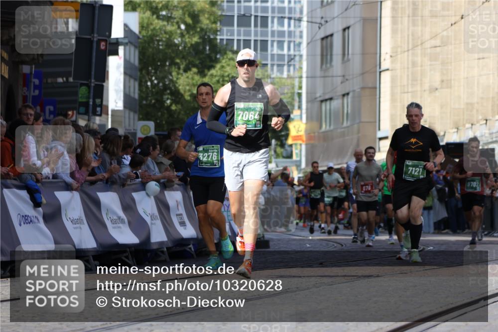 13.09.2026 - 21. swb-Marathon Bremen Strokosch-Dieckow http://msf.ph/oto/10320628 13.09.2026 13:08:33 Ziel 678, 1335, 1696, 2098, 2266, 2844, 3808, 4247, 5594, 8655, 9582, 715, 3110, 3276, 4033, 5377, 6842, 7064, 7121, 8555, 9240, 9411, 9702 meine-sportfotos.de