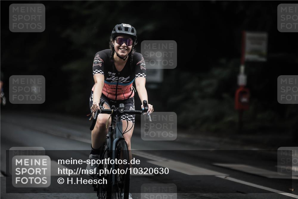 13.09.2026 - Stadtparktriathlon H.Heesch http://msf.ph/oto/10320630 13.09.2026 13:05:24 Radfahren 1202, 1231, 1256, 1258, 1402 meine-sportfotos.de