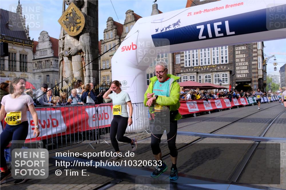 13.09.2026 - 21. swb-Marathon Bremen Tim E. http://msf.ph/oto/10320633 13.09.2026 10:58:43 Ziel 10249, 10530, 10750, 10878, 10879, 11004, 11120, 11131, 11152, 11202, 11384, 11403, 11420, 11455, 11686, 11750, 11906, 11952, 11953, 12017, 12092, 12180, 12320, 12499, 12518 meine-sportfotos.de